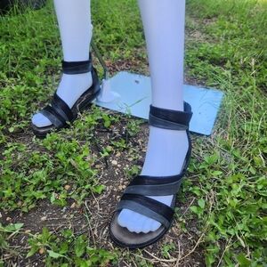 OTBT black sandals